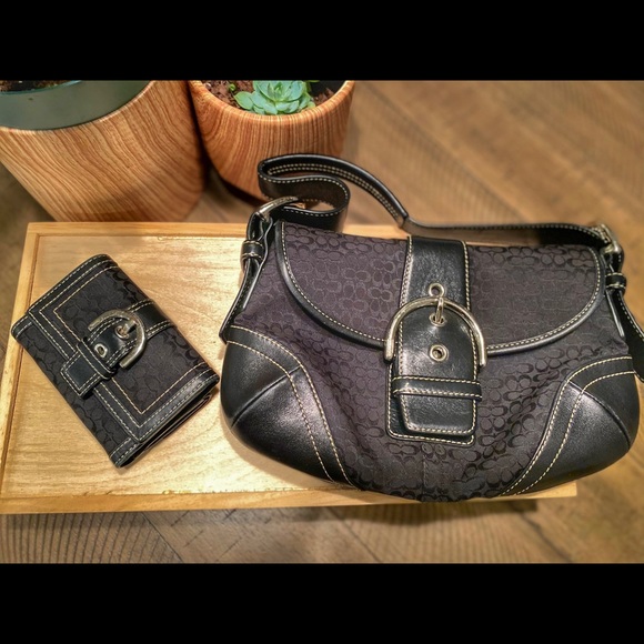 Coach Signature Soho Trifold Wallet - Picture 5 of 5